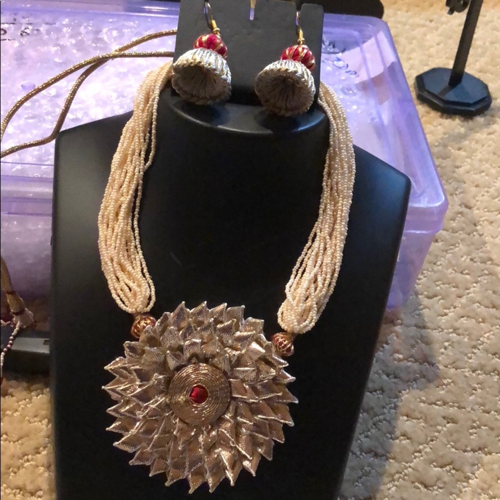 Traditional necklace with earings